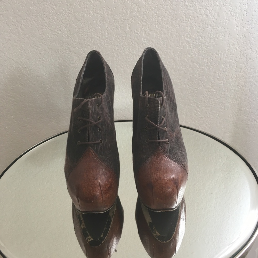 Authentic Stuart Weitzman booties size 6
